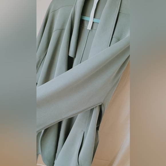 Lululemon✨UNWORN✨Softstreme Belted Wrap✨Grey Sage🦄RARE🦄 size XL/XXL - Picture 9 of 16